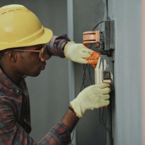 Reasons Why You Need An Emergency Electrician In Your Contact List